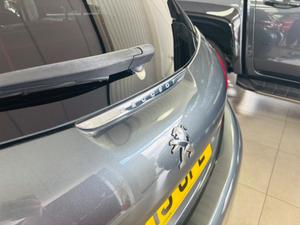 Peugeot 208 Photo 14