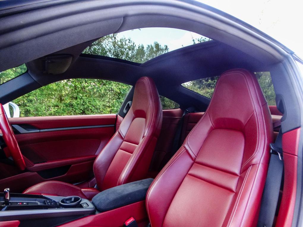Used Porsche 911 202607214372647 12