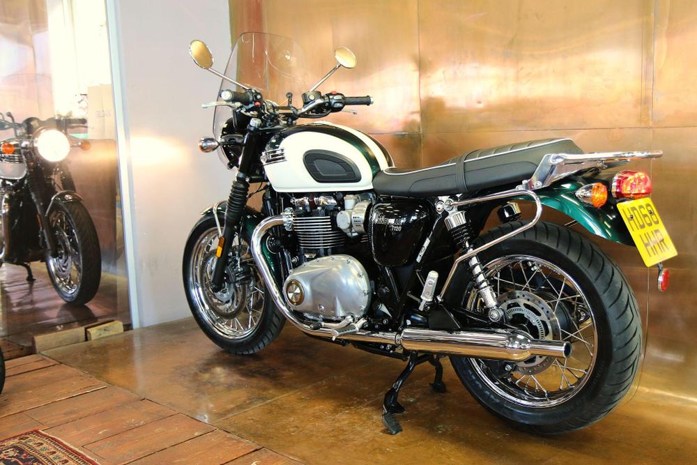 TRIUMPH Bonneville T120 Photo at-b5b6b250cb344b4493c4fe4785bd5cf0.jpg