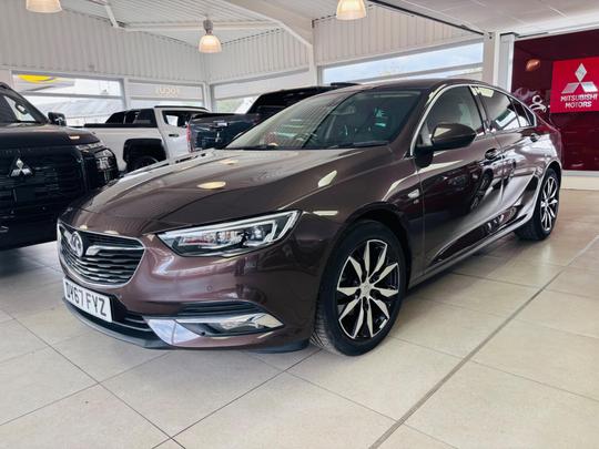 Vauxhall Insignia Photo at-b5d5ba6605c54ea4add5071f805a08b1.jpg