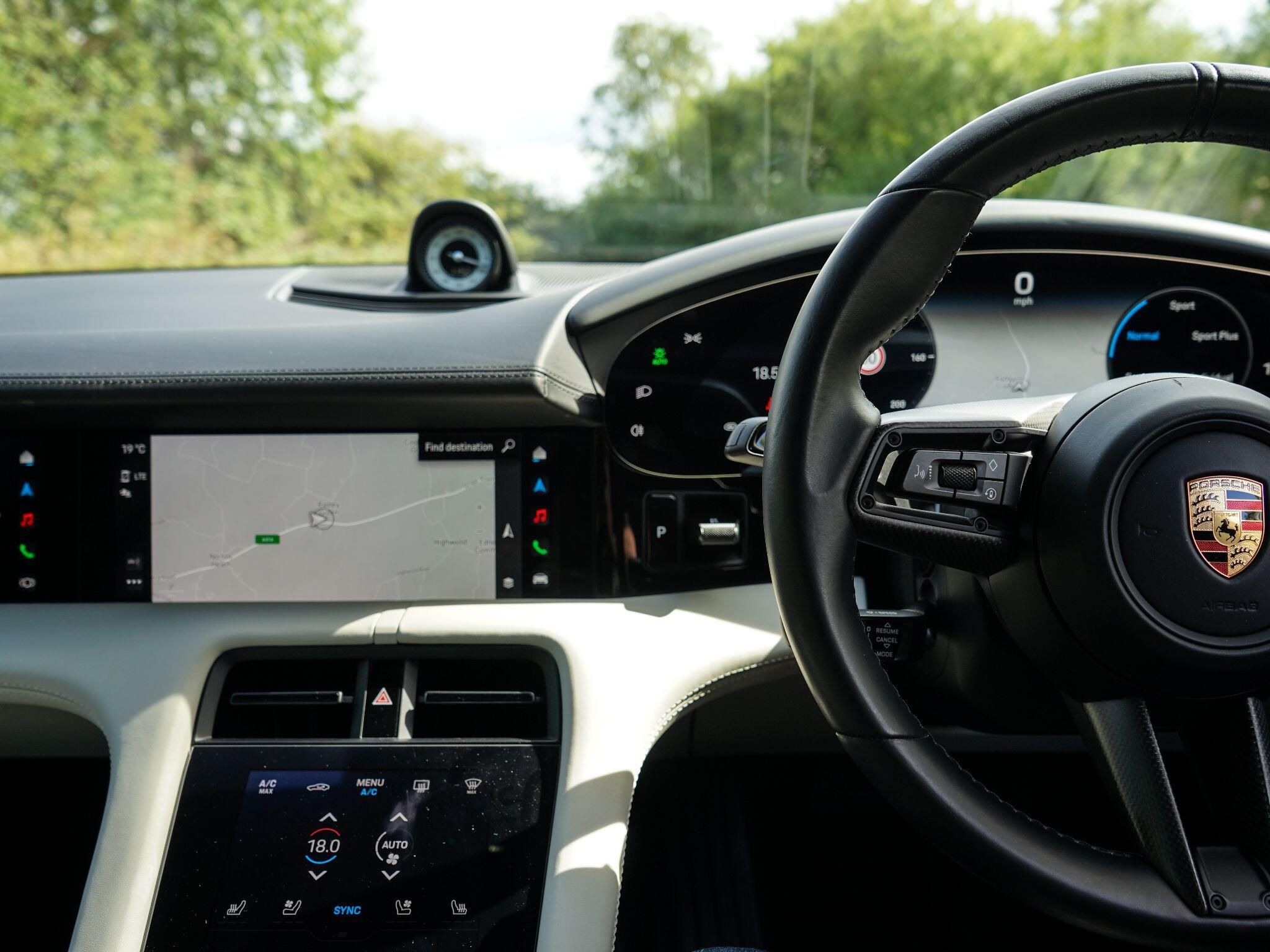 Porsche Taycan Performance Plus 93.4kWh 4S Sport Turismo 5dr Electric Auto 4WD (11kW Charger) (571 ps) — photo 8