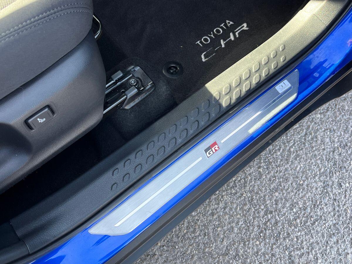 Toyota C-HR Photo 26