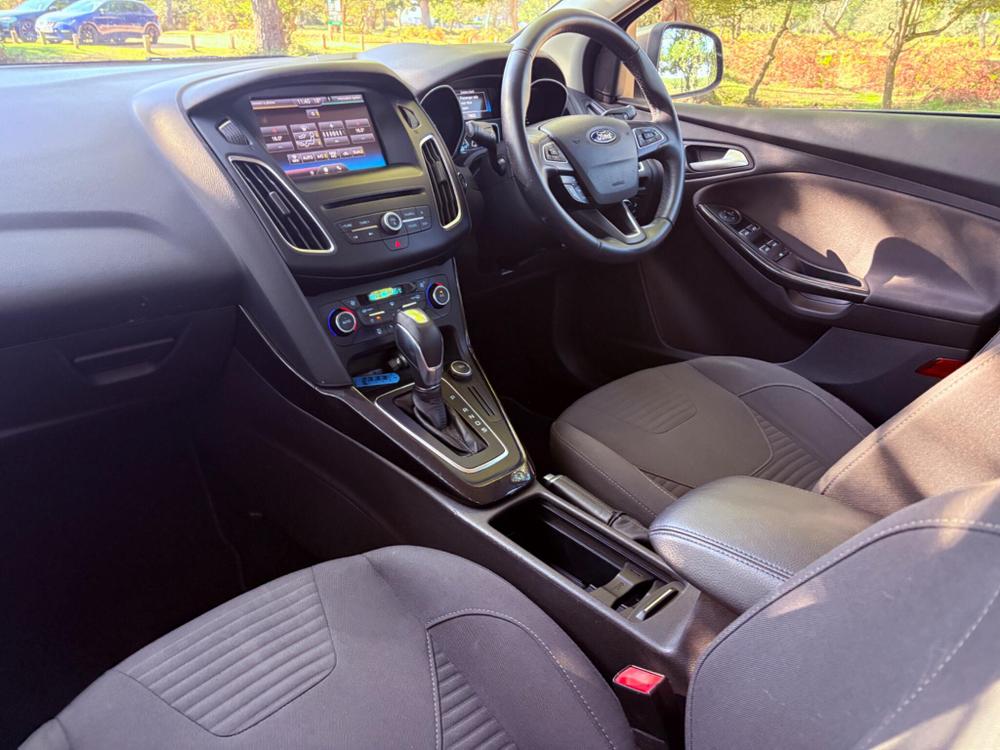 Ford Focus Photo at-b6228b24f52a49fba70d3c16e909d47c.jpg