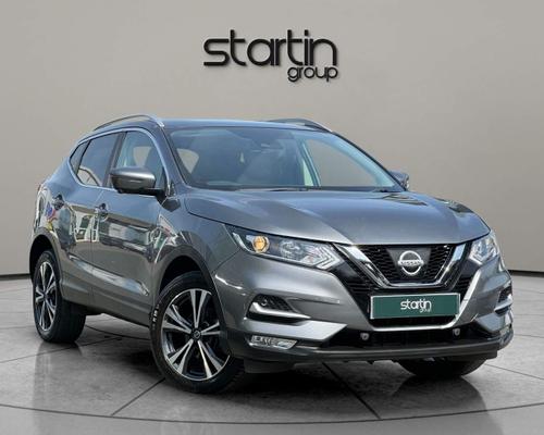 Nissan Qashqai 1.5 dCi N-Connecta Euro 6 (s/s) 5dr at Startin Group
