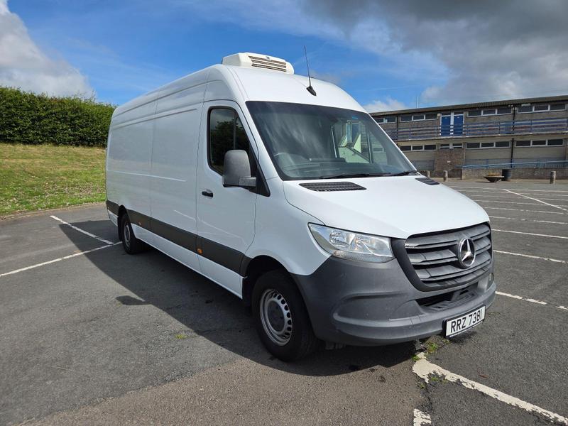 Mercedes-Benz Sprinter Photo at-b65d597de2684bb38f1ceb965d1d61f8.jpg