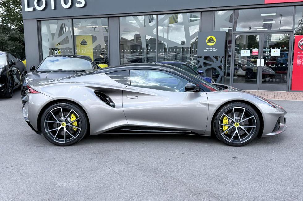 LOTUS Emira Photo at-b6ae66f934624a619f2c354da3253a18.jpg