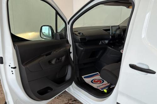 Citroen BERLINGO Photo at-b6d86f38274e4713ab2a0dea61b1681f.jpg