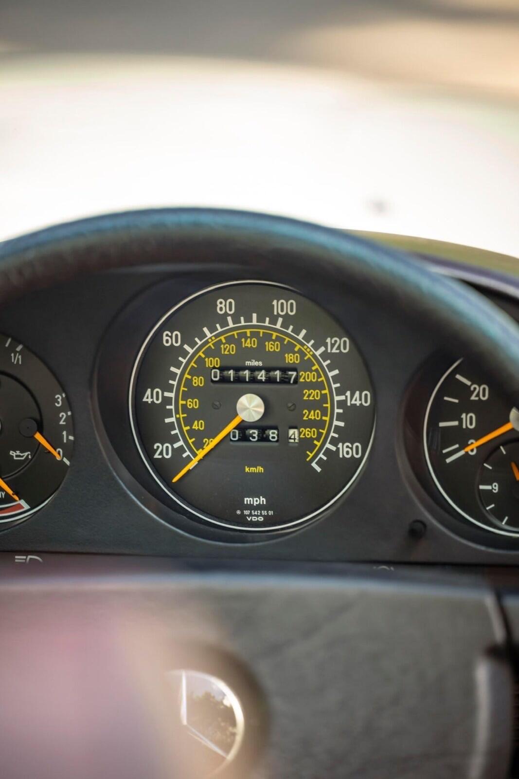 Mercedes-Benz 500 SL — photo 16