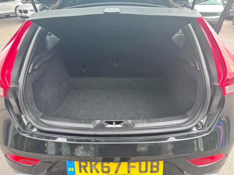 Used Volvo V40 RK67FUB 22