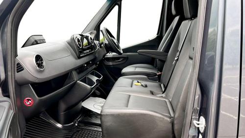 Mercedes-Benz Sprinter Photo at-b728577db08c4b1dbcf1e46e4efc1ca4.jpg