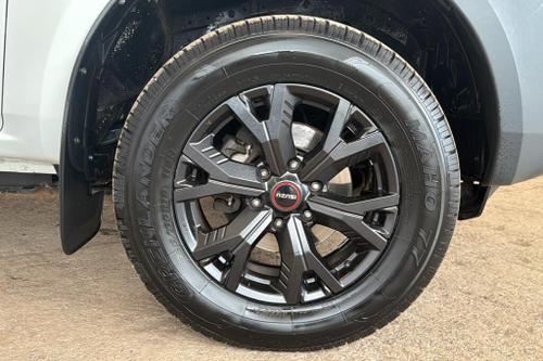 Isuzu D-MAX Photo at-b7ad04c23aed48cda6f0dea5d2664831.jpg