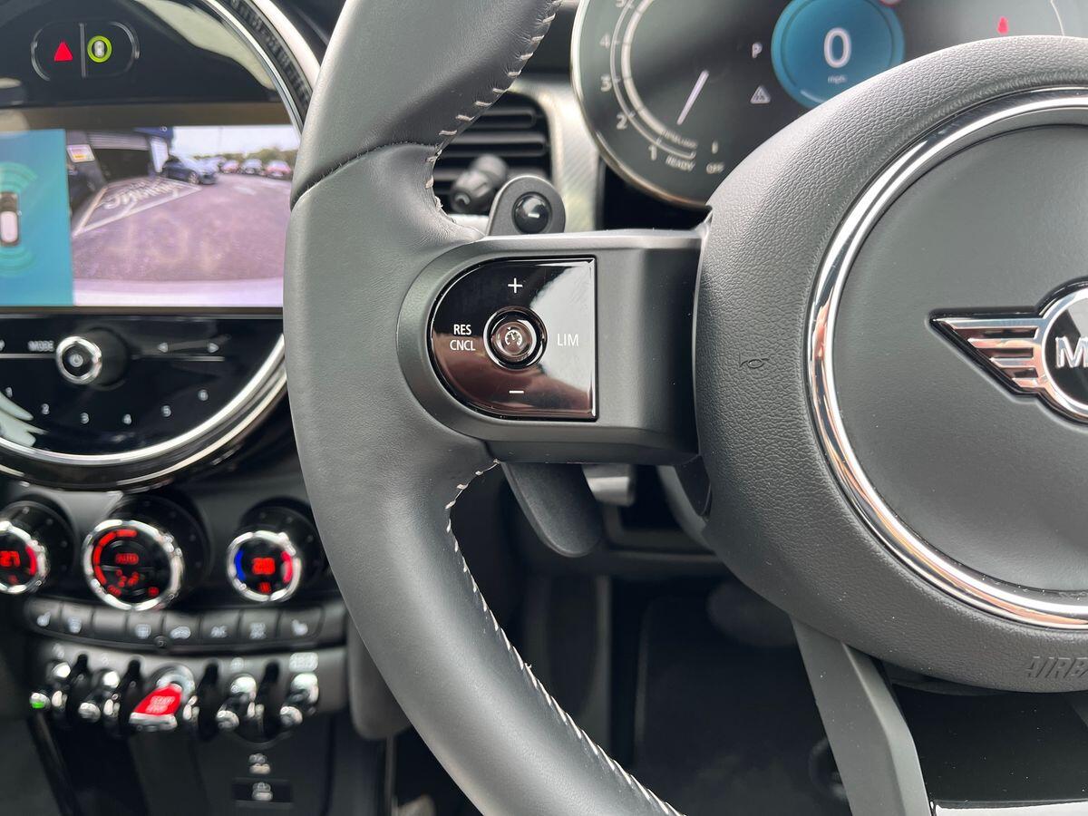 MINI Hatch Photo 15