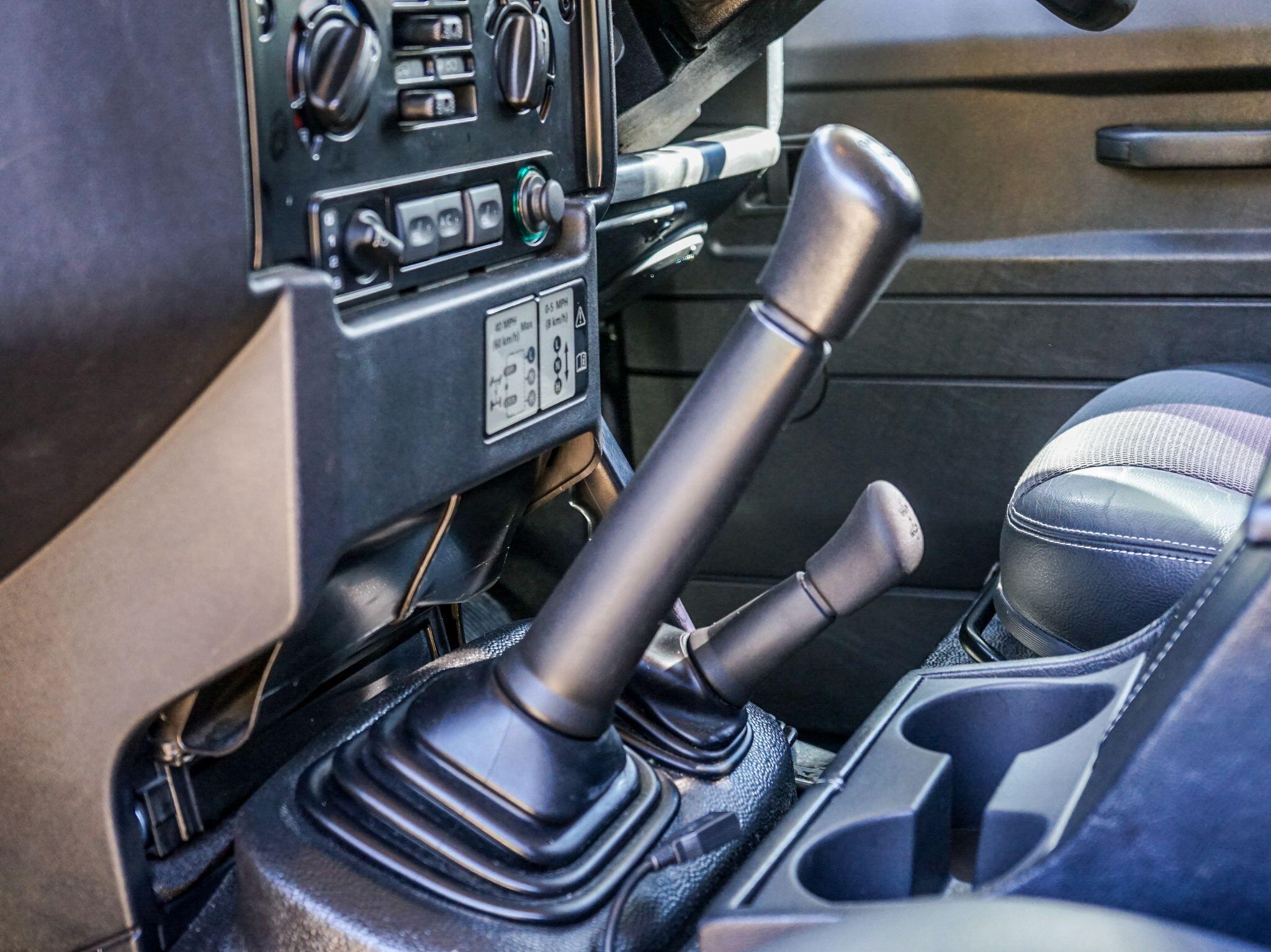 Land Rover Defender 110 2.2 TDCi XS Utility Wagon Double Cab 5dr Diesel Manual 4WD MWB Euro 5 (122 ps) — photo 28