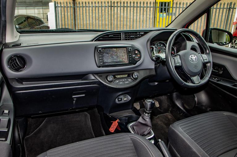 Used Toyota Yaris WO65EGE 13