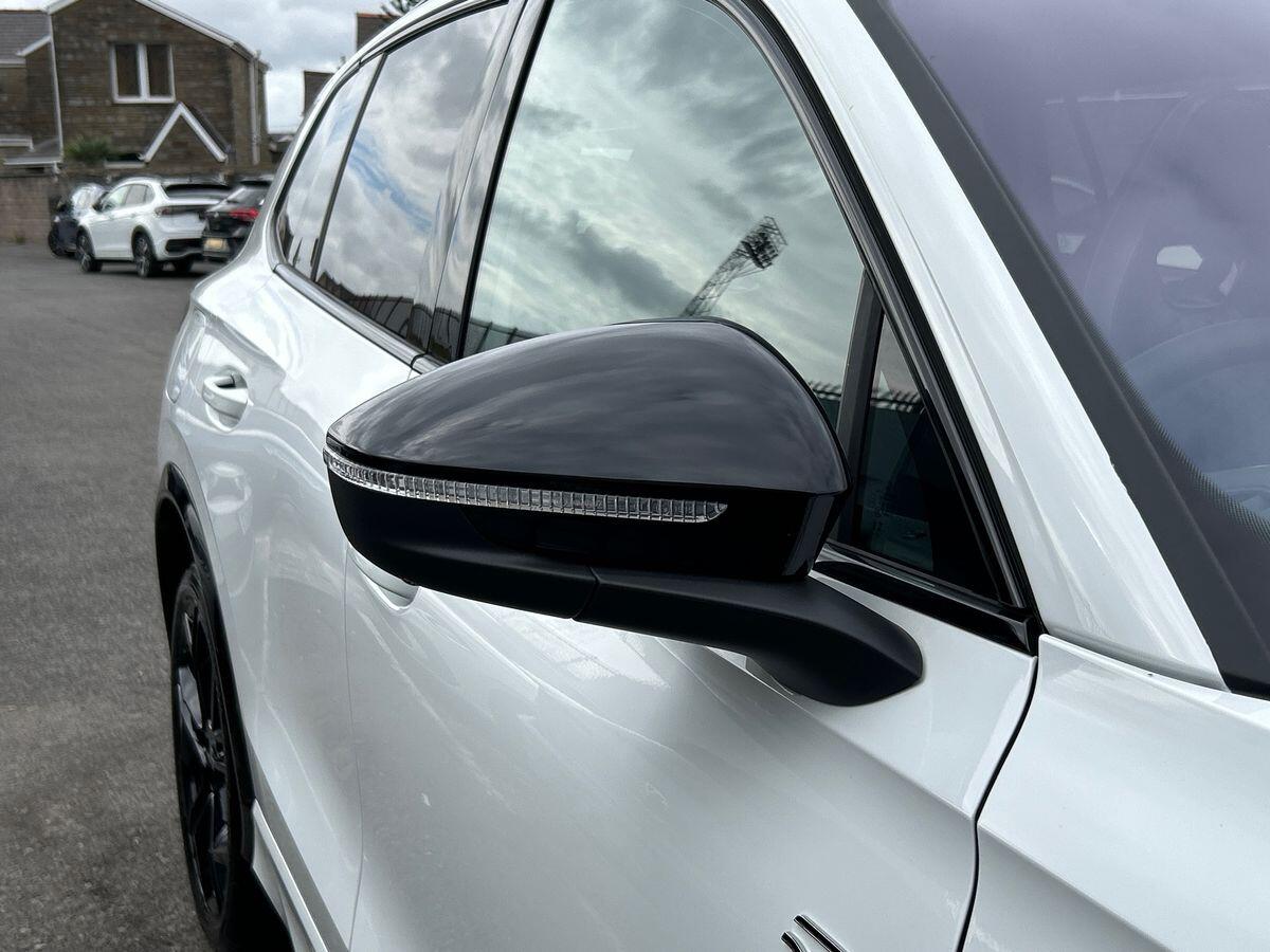 Volkswagen Tiguan Photo at-b8268b0c5f5a46bb9a11b44f1e51ad8a.jpg