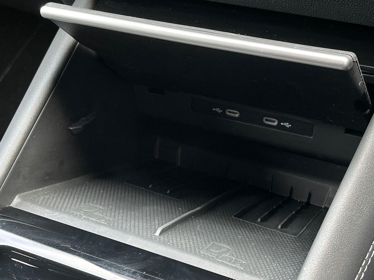 Volkswagen Tiguan Photo at-b8302f644f2b40978b6c53871e0c02a5.jpg