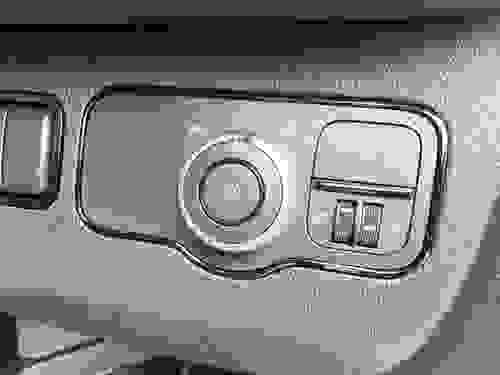 Mercedes-Benz Sprinter Photo at-b89104e809d4424c8d6458a892c3505d.jpg
