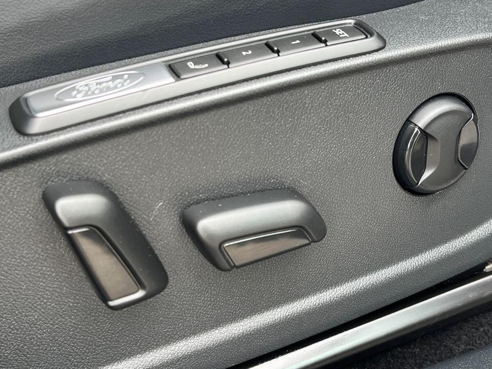 2024 Ford Explorer — photo 1