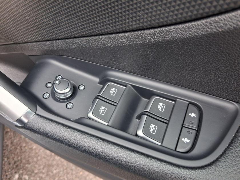 Audi Q2 Photo at-b90ea296a2b443f593257f591cc73ca3.jpg