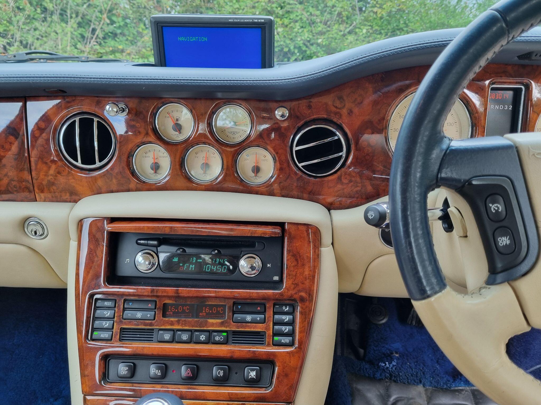 Bentley Arnage 6.8 R Saloon 4dr Petrol Automatic (495 g/km, 400 bhp) — photo 8