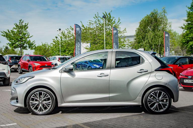 Used Toyota Yaris WU24OPR 17