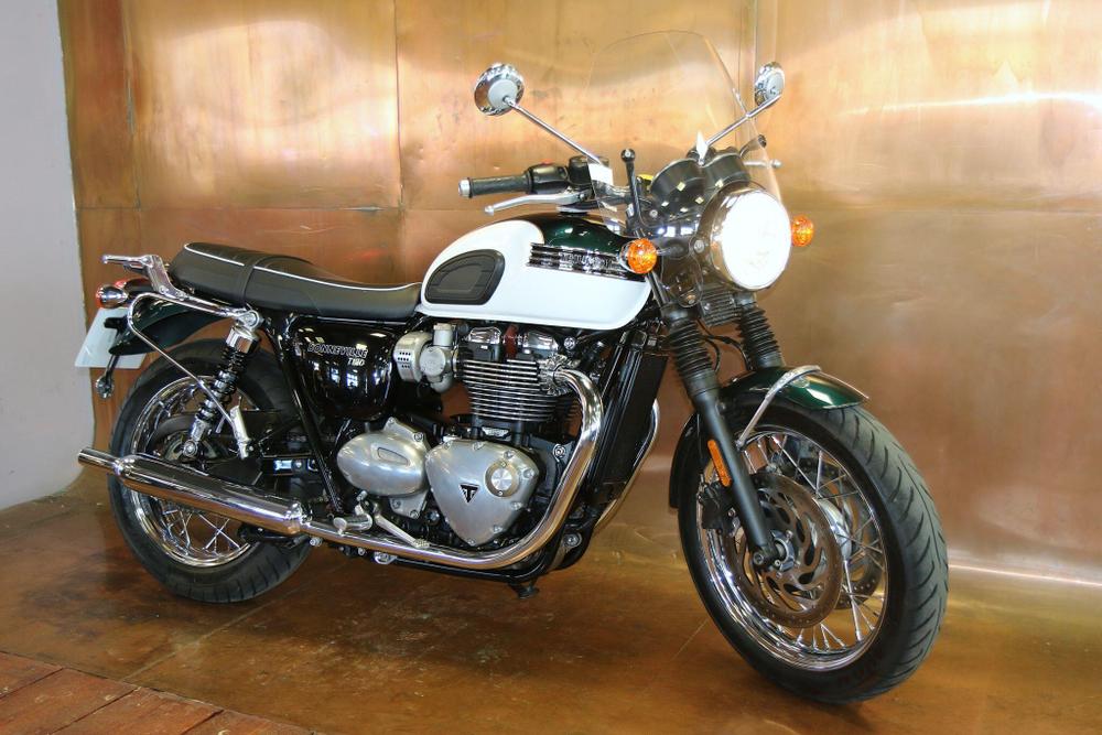TRIUMPH Bonneville T120 Photo at-b93ebf4ae1c94c59868260932d811b4c.jpg