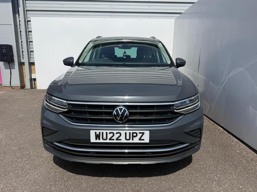 Volkswagen Tiguan Photo at-b949c8020a9841388d741430e097893e.jpg
