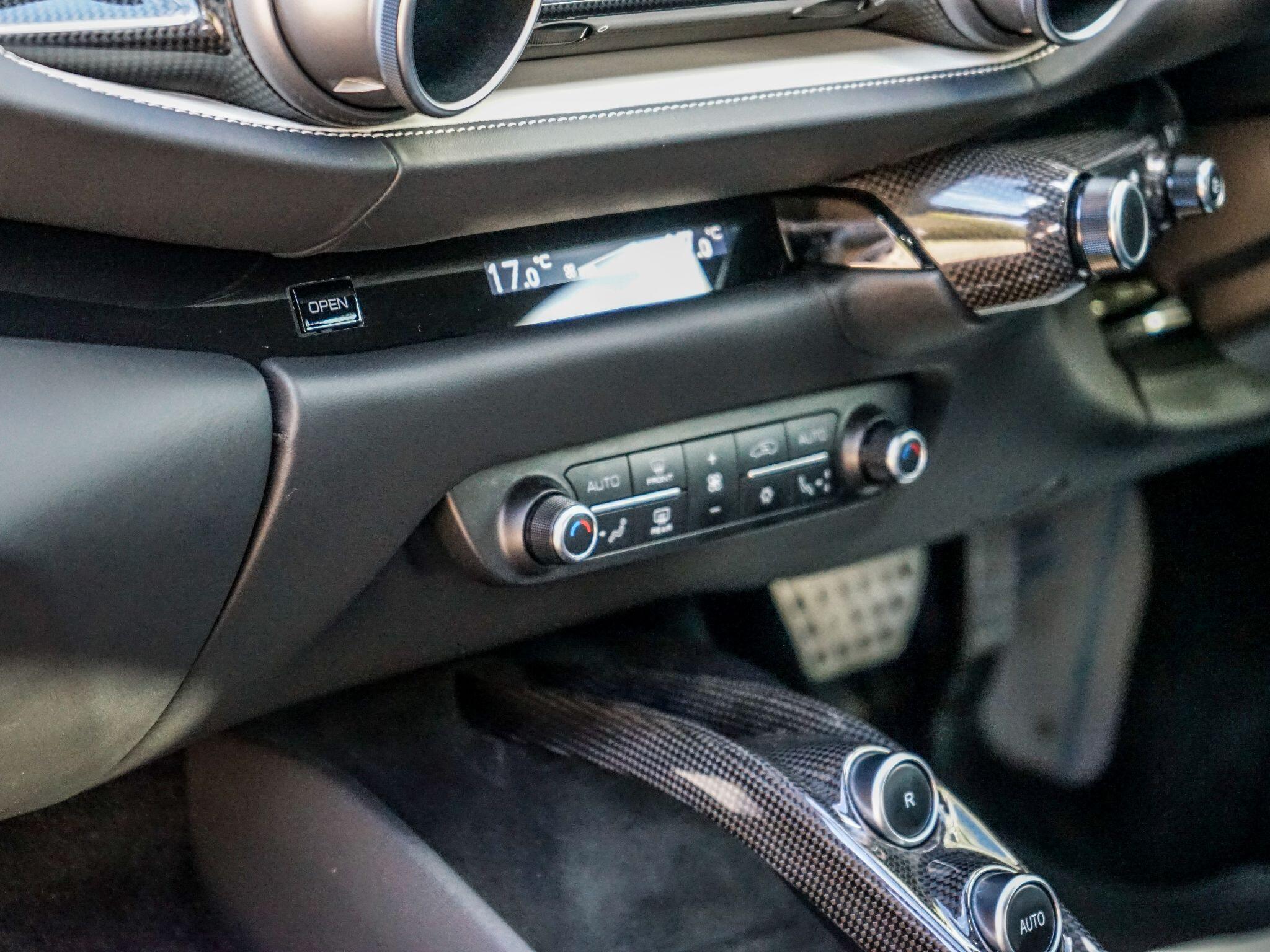Ferrari 812 Superfast 6.5 V12 F1 DCT Euro 6 (s/s) 2dr — photo 18