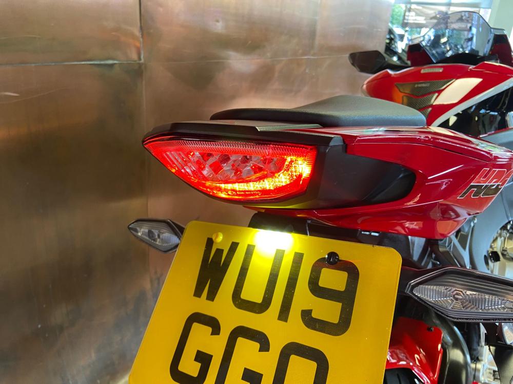 Honda CBR1000RR Fireblade Photo at-b951f252ea4c4c50b27c7e93632ead5d.jpg