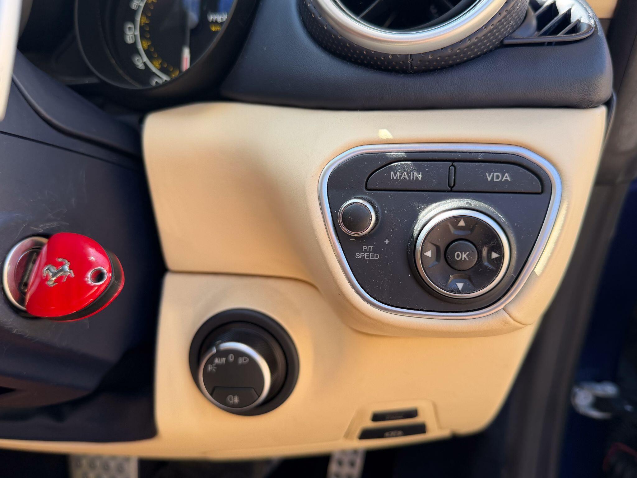 Ferrari California 3.8 V8 T Convertible 2dr Petrol F1 DCT Euro 6 (s/s) (560 ps) — photo 19