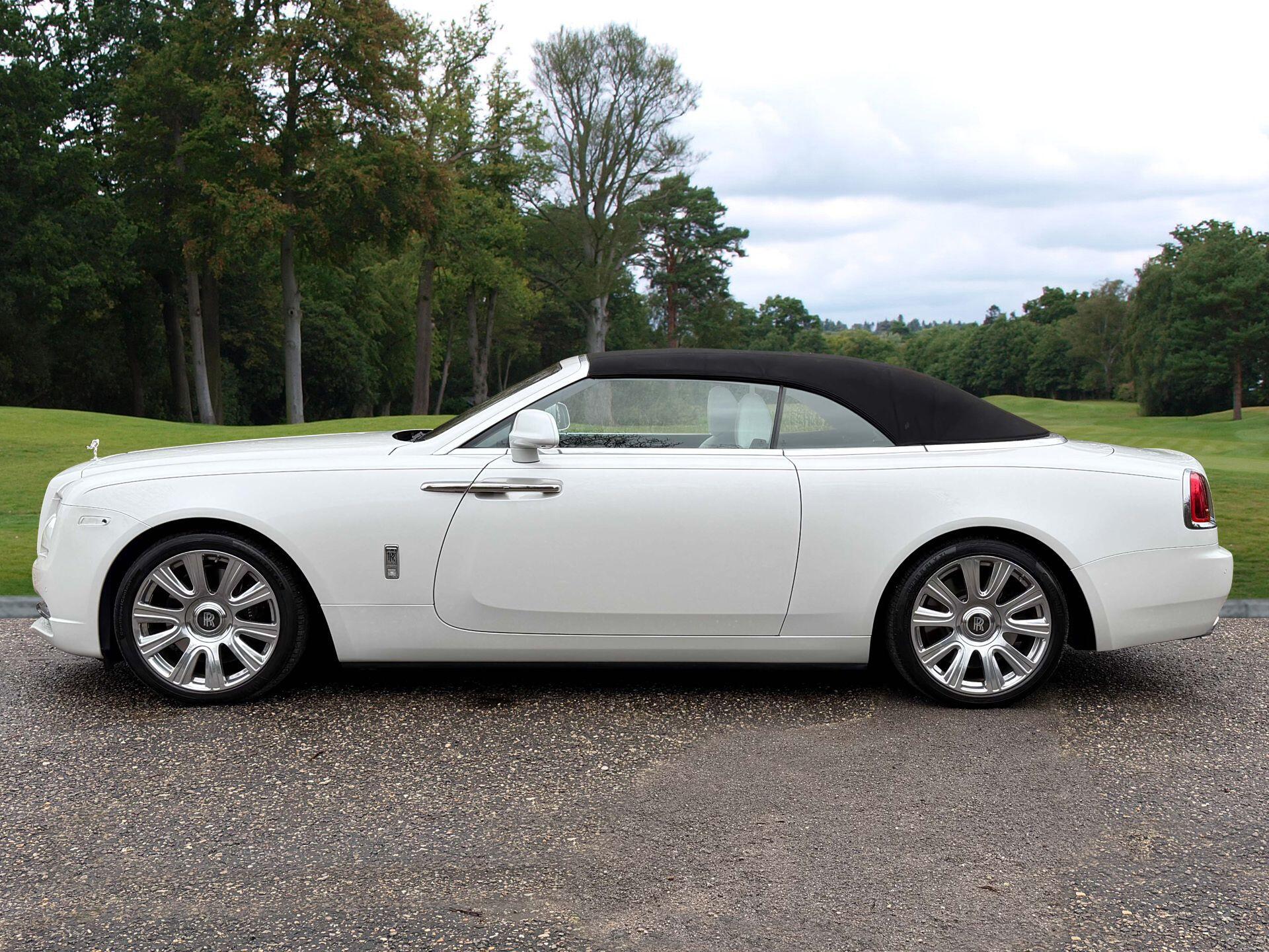 Rolls-Royce Dawn 6.6 V12 Convertible 2dr Petrol Auto Euro 6 (563 bhp) — photo 32