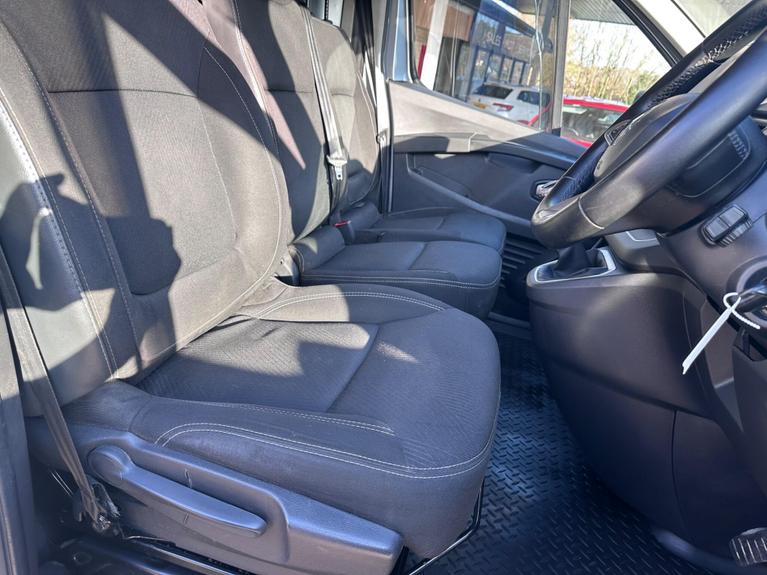 Used Renault Trafic DL72FEG 8