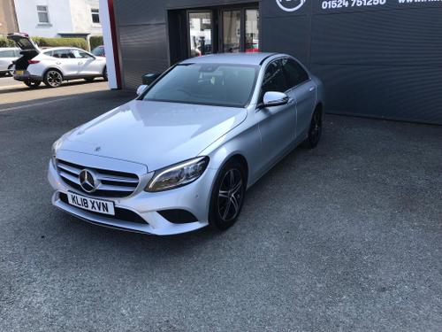 Mercedes-Benz C Class Photo at-b9b73b1aac334bd0a6e12892c72d8f74.jpg