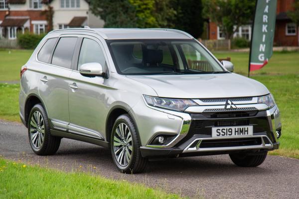 Used 2019 Mitsubishi Outlander 2.0 MIVEC Exceed CVT 4WD Euro 6 (s/s) 5dr Sterling Silver at Little Wick Green