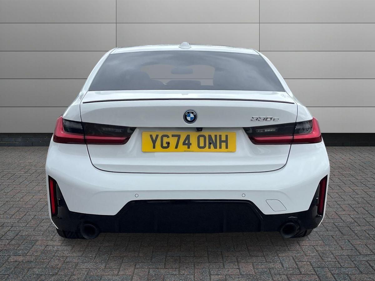 BMW 3 Series Photo 10