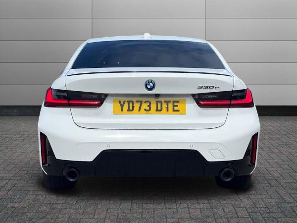 BMW 3 Series Photo at-baad4ffd2f214efa853e49760ec71c57.jpg