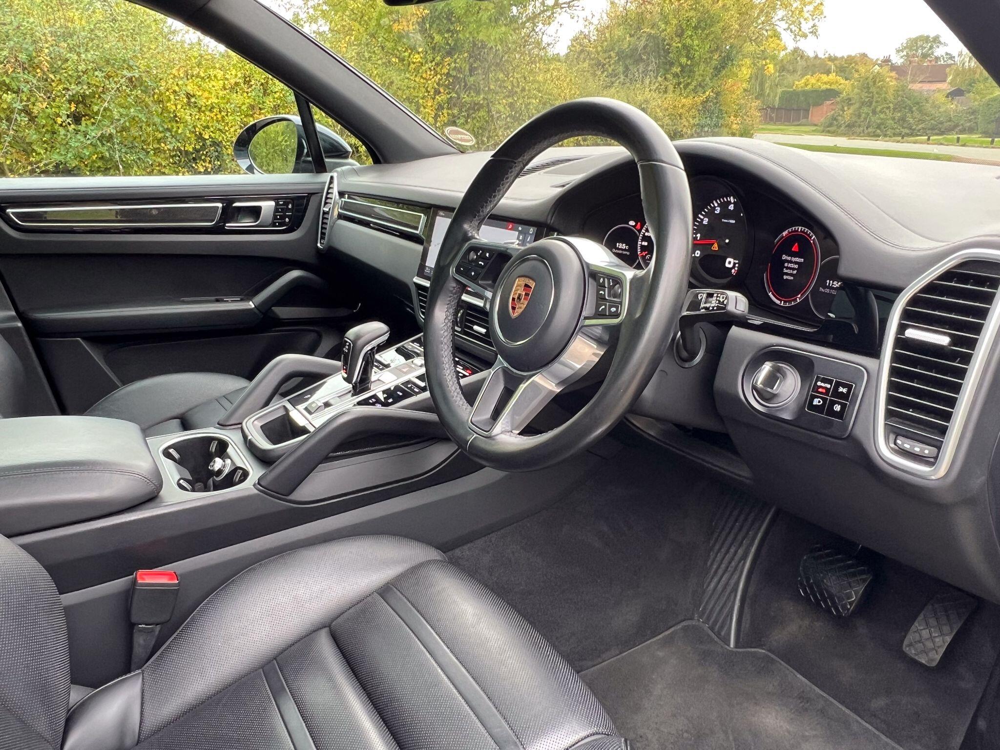 Porsche Cayenne 3.0T V6 TiptronicS 4WD Euro 6 (s/s) 5dr — photo 18