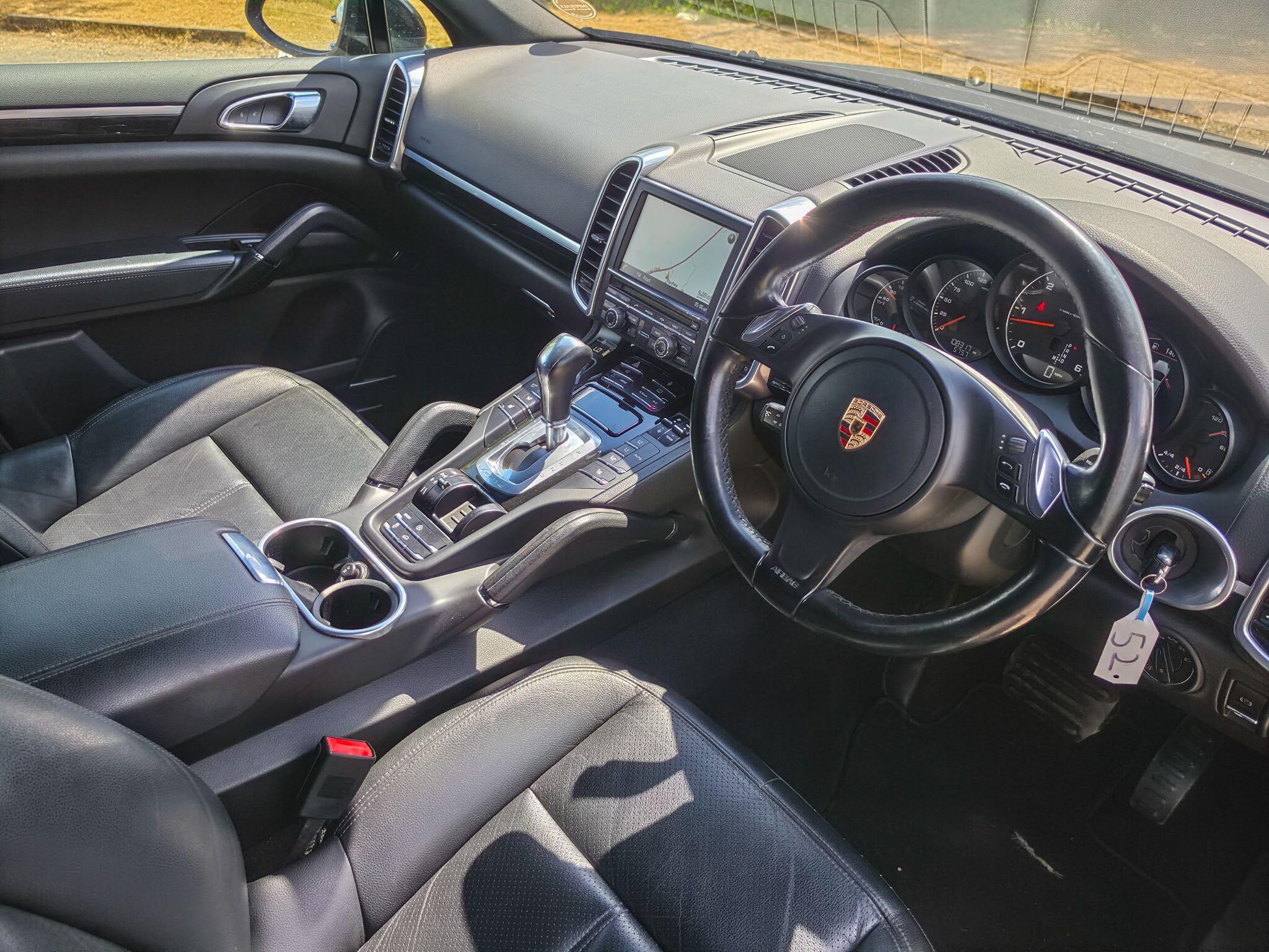 Porsche Cayenne 3.0 TD V6 Tiptronic 4WD Euro 5 (s/s) 5dr — photo 13