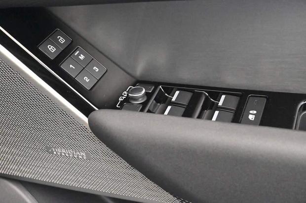 Land Rover RANGE ROVER VELAR Photo at-bbb6d4860bd1406b937bd3240c473189.jpg