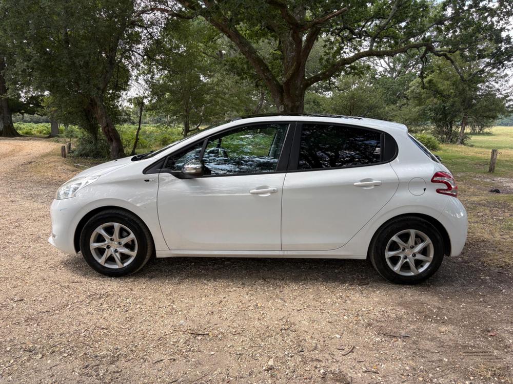 Peugeot 208 Photo at-bbe7075e67a64ce1a8490605dedfaf54.jpg
