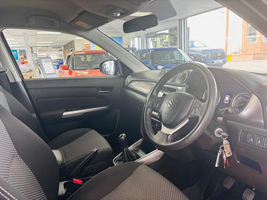 Suzuki Vitara Photo at-bc29ad5f290f42dd97a7b2e229226d07.jpg