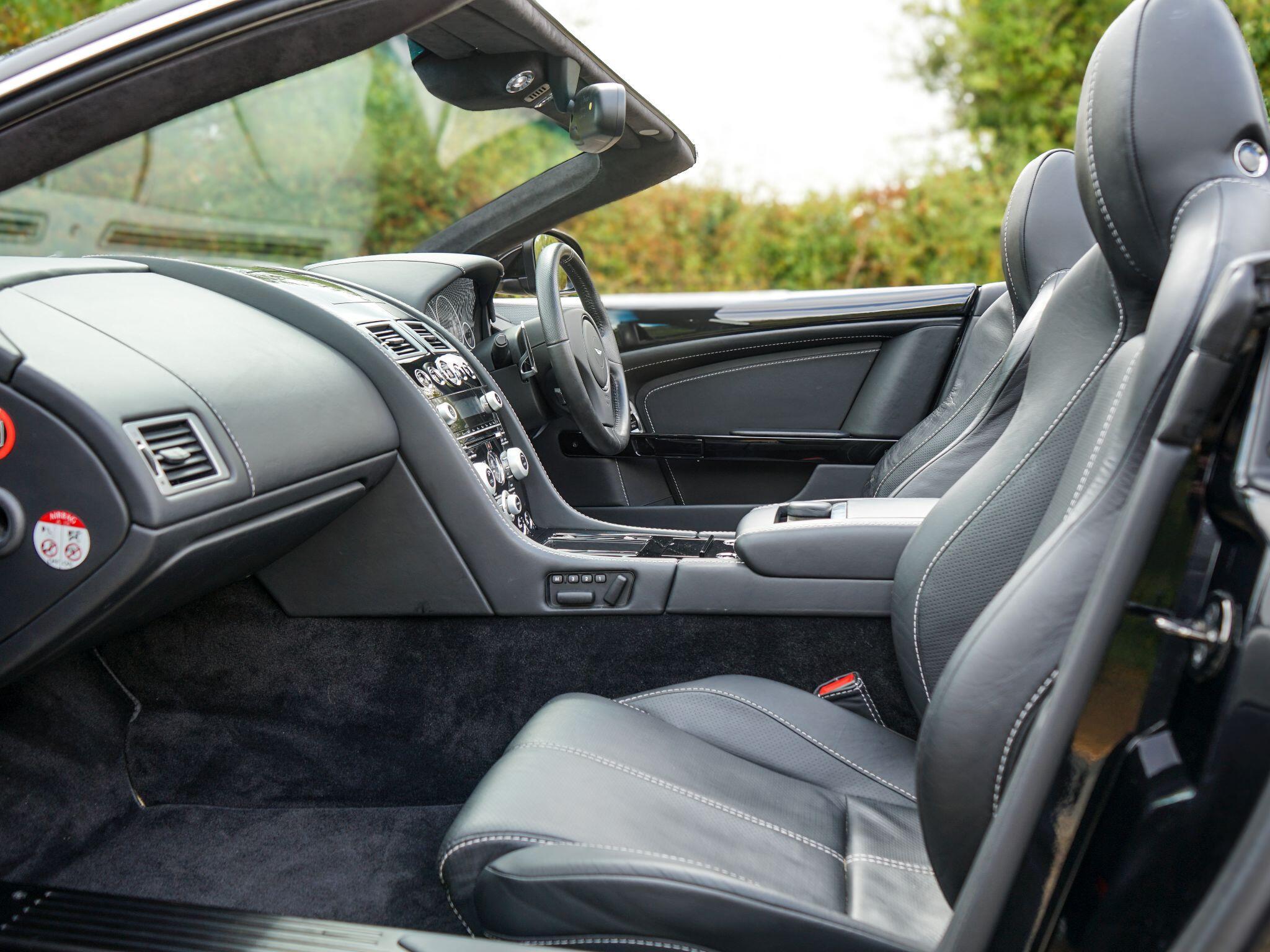 Aston Martin DB9 6.0 V12 Volante 2dr Petrol T-TronicII Euro 5 (470 bhp) — photo 3