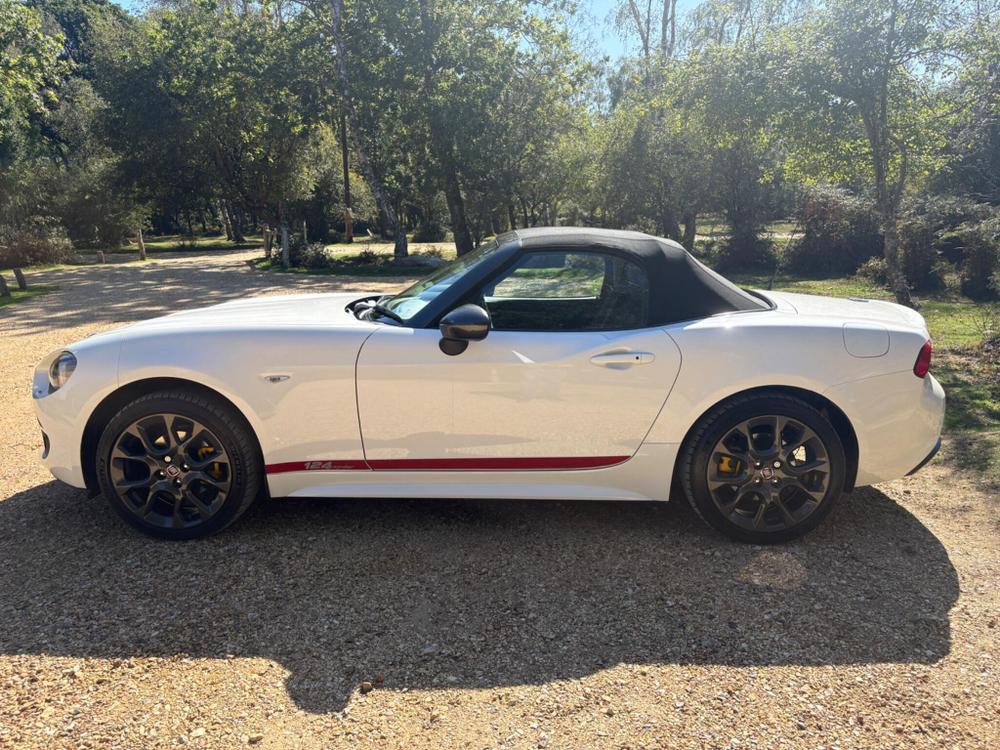 Fiat 124 Spider Photo at-bc528cd387ec4bb8ade269e9b2fa4e14.jpg