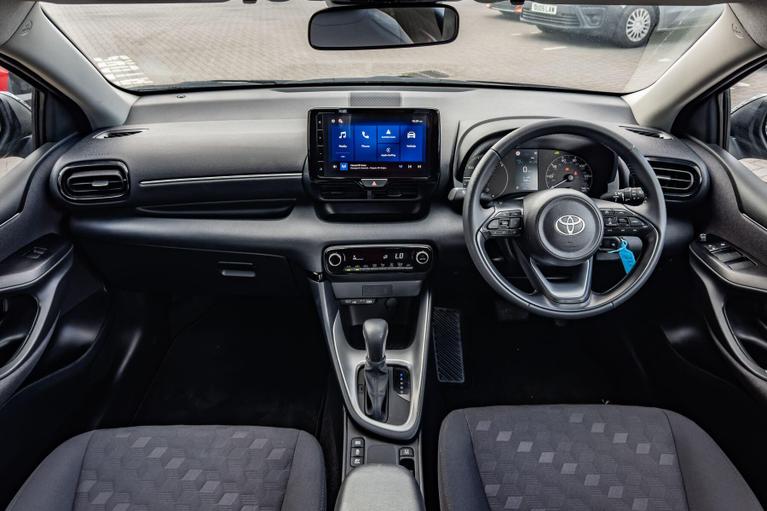 Used Toyota Yaris VN75RLV 8