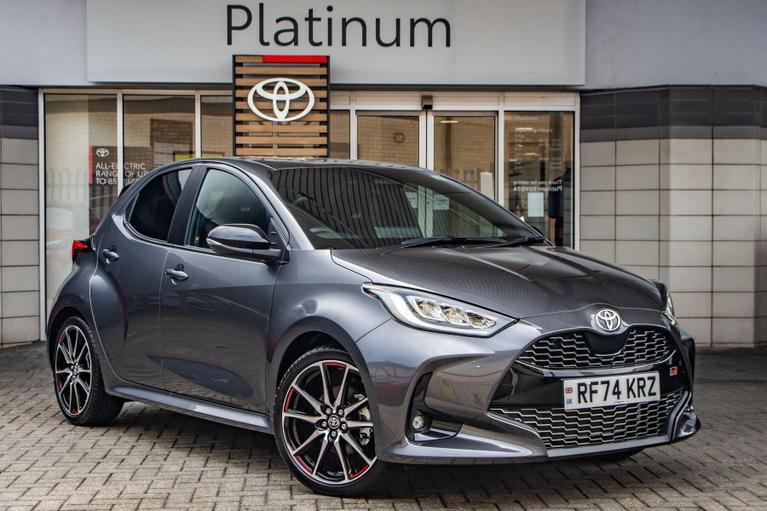 Used Toyota Yaris RF74KRZ 1