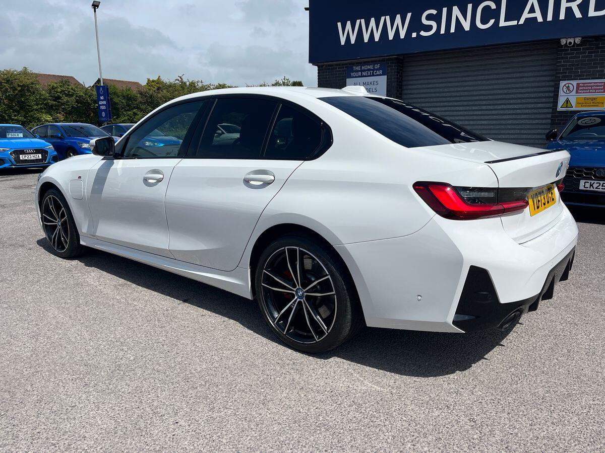 BMW 3 Series Photo 36