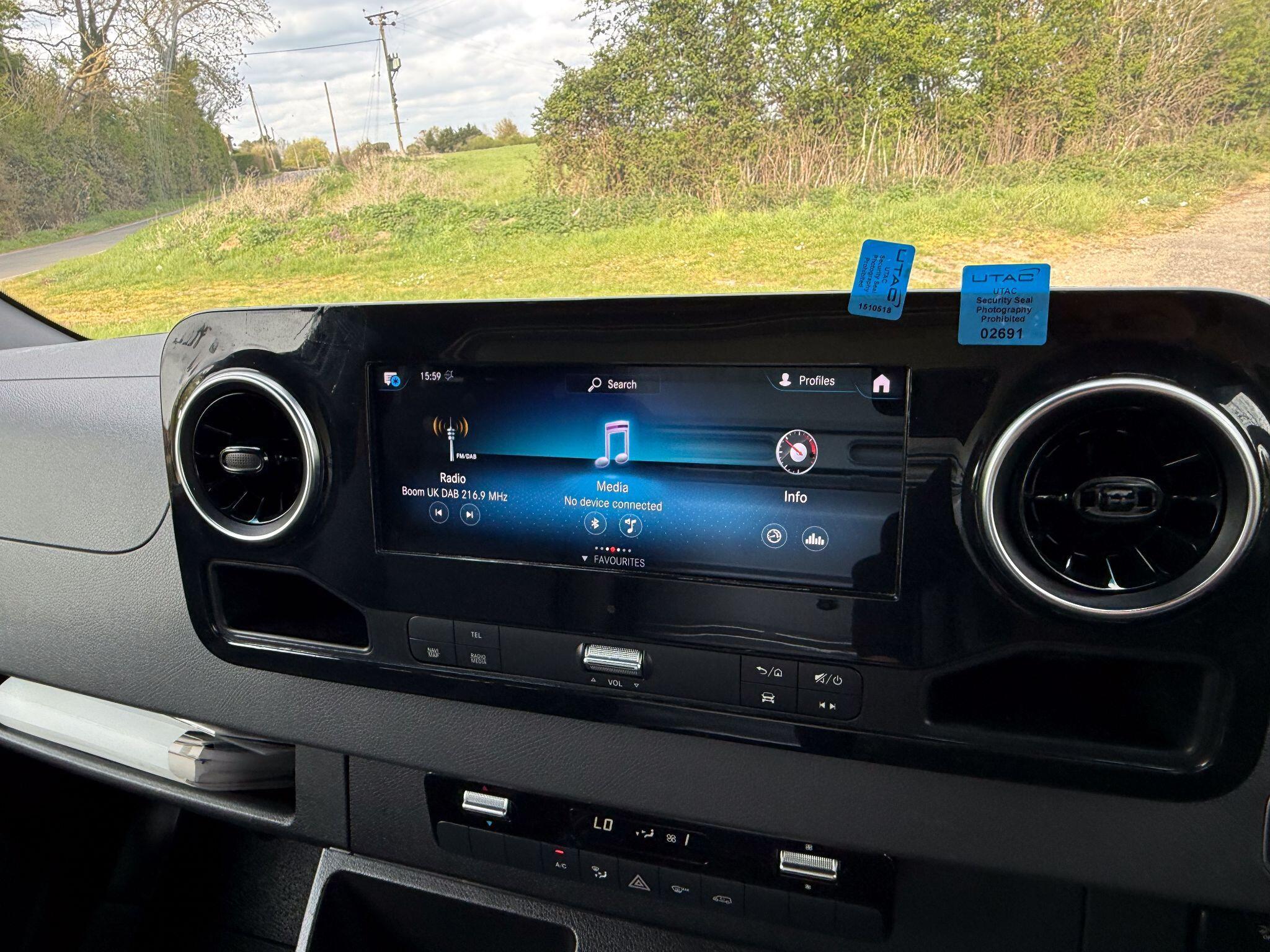 Mercedes-Benz Sprinter 2.1 516 CDI Chassis Cab 2dr Diesel G-Tronic+ RWD L2 Euro 6 (163 ps) — photo 15