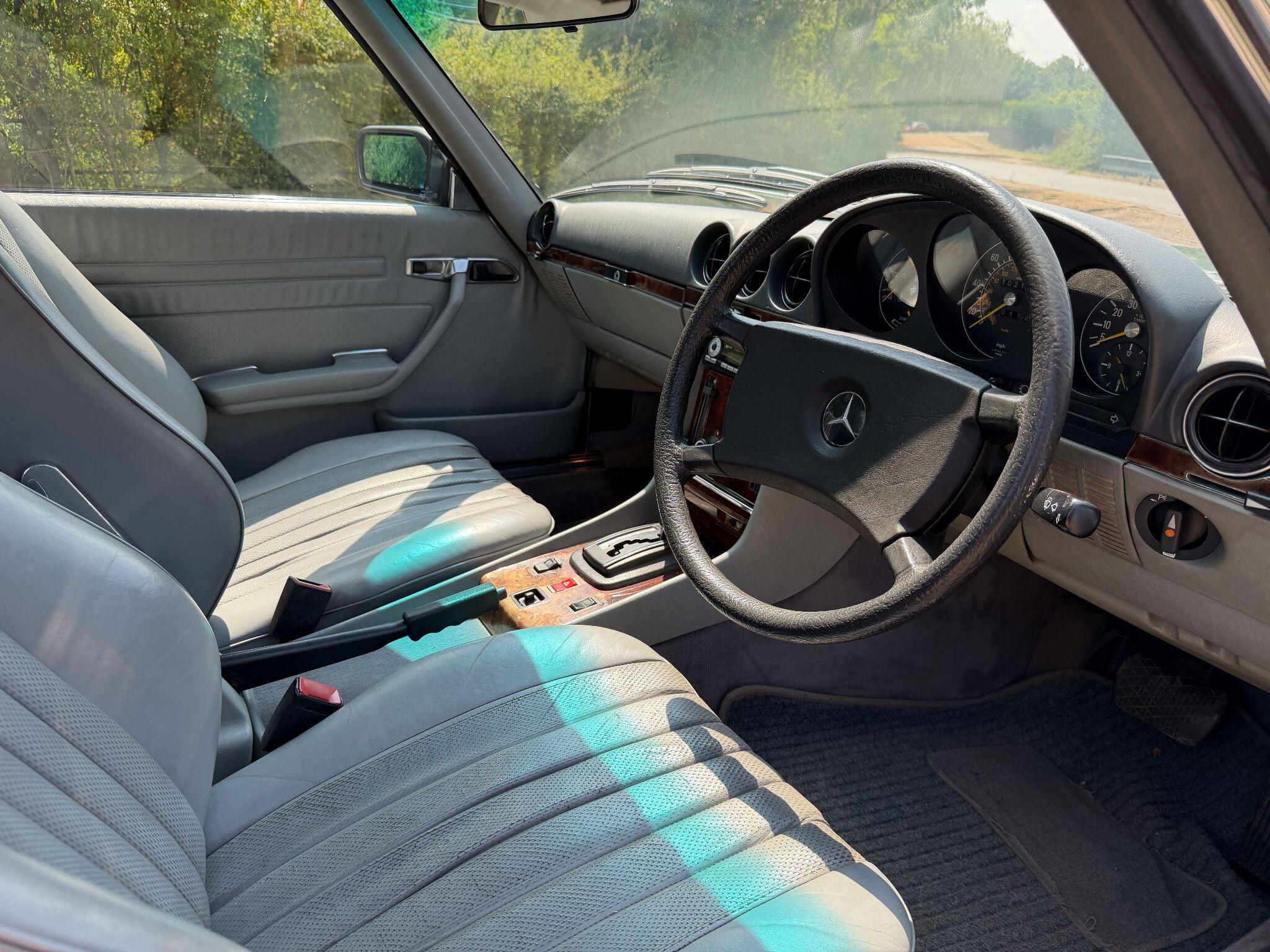 Mercedes-Benz 380 3.8 SL 2dr — photo 15