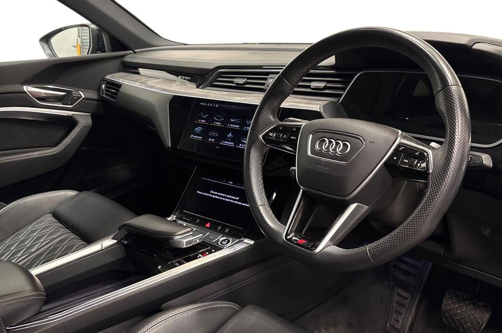 Audi e-tron Photo at-bcff8f933ba642189771ed008a7e785a.jpg
