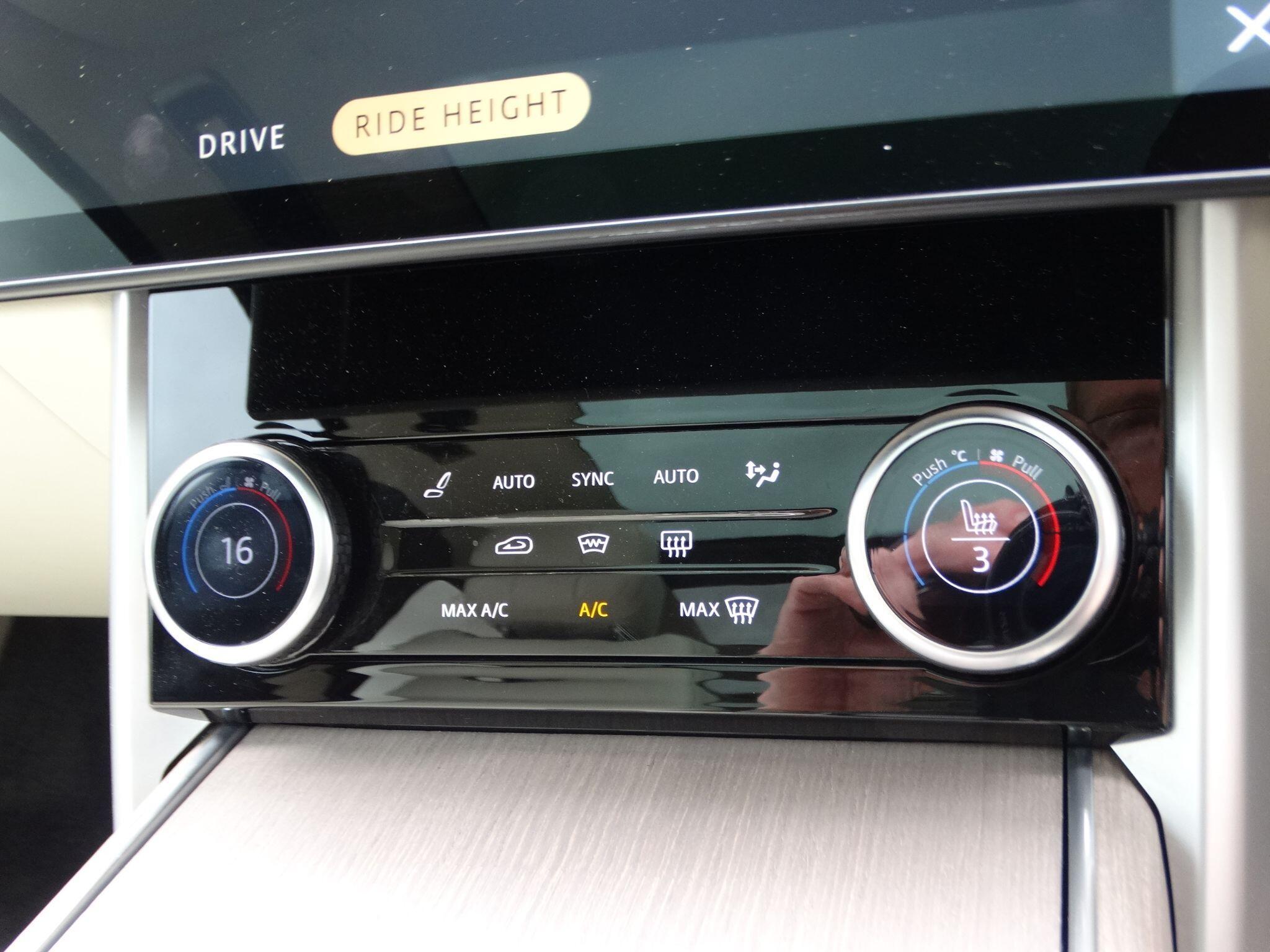 Land Rover Range Rover 3.0 D350 MHEV First Edition Auto 4WD Euro 6 (s/s) 5dr — photo 39